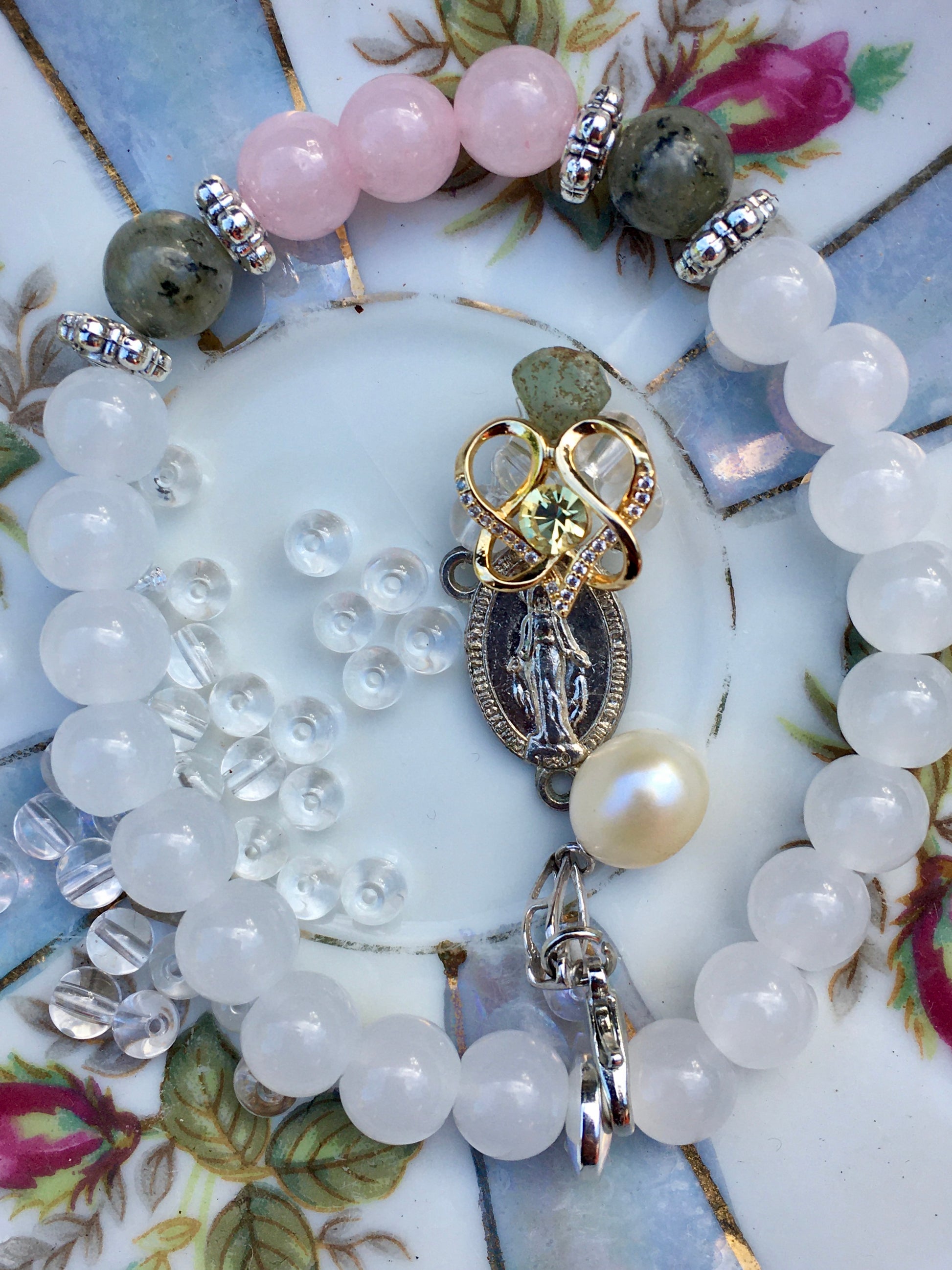 Medallion with bracelet Aventurine, gold and peridot