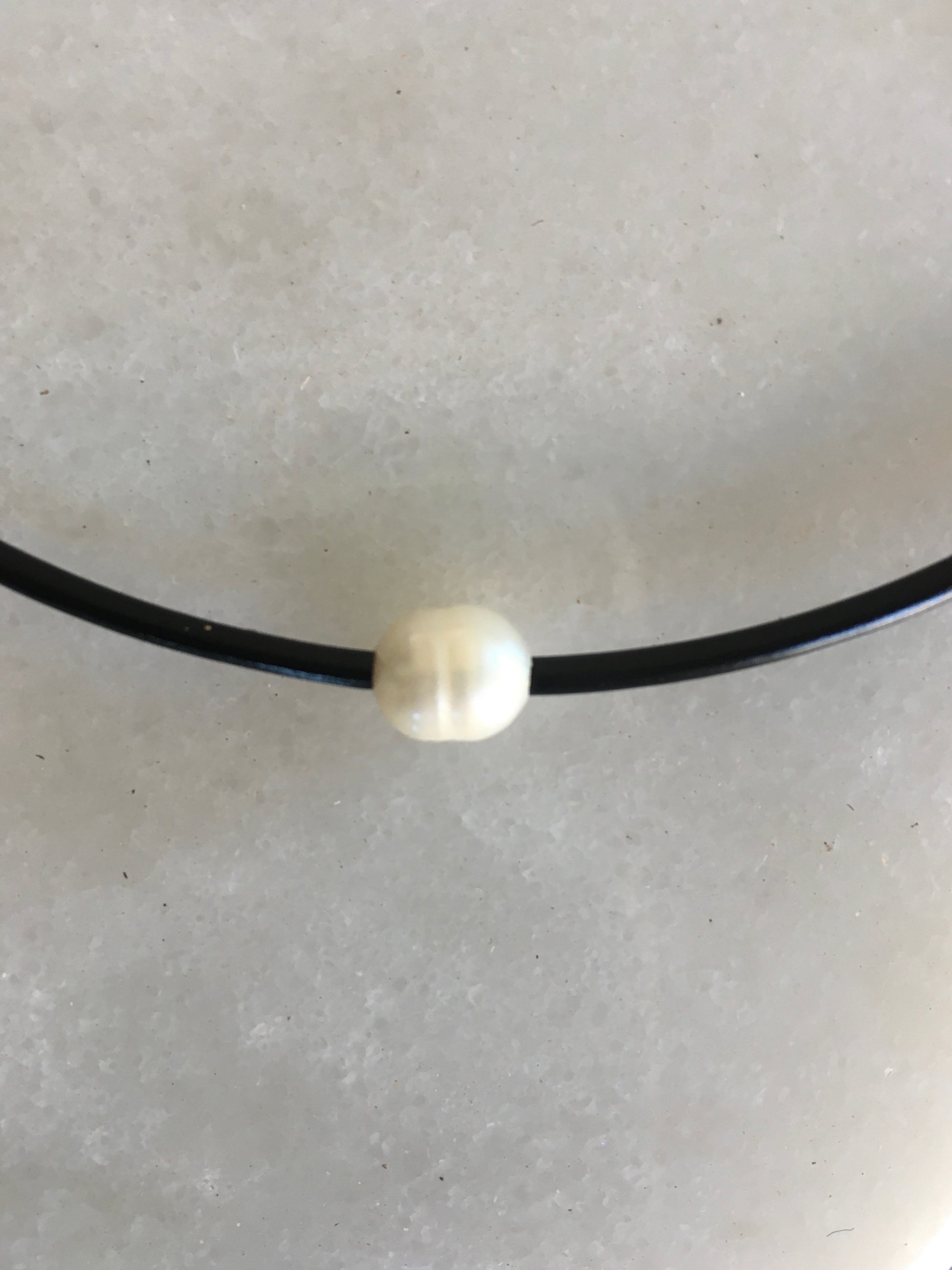 A baroque pinctada Pearl choker with magnetic clasp Allergic proof